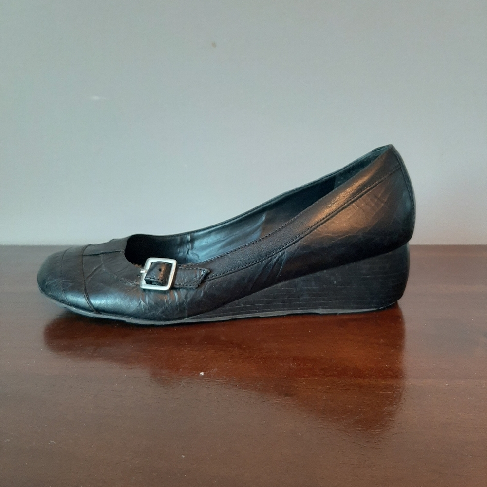 Gianni Bini slight wedge flats